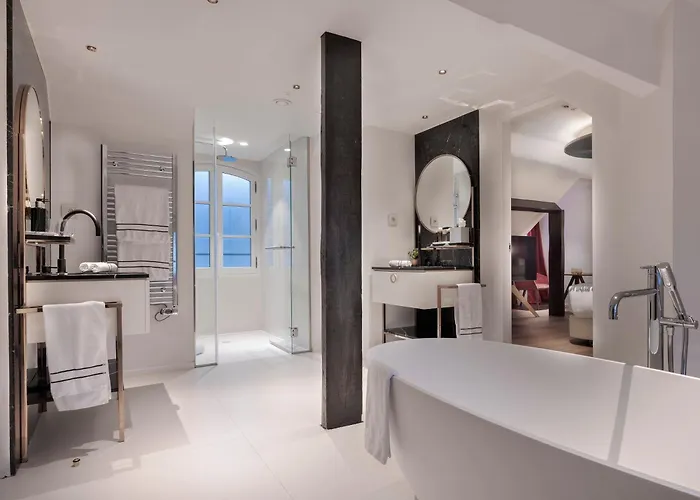 מלון Maison Colbert Melia Collection 5*